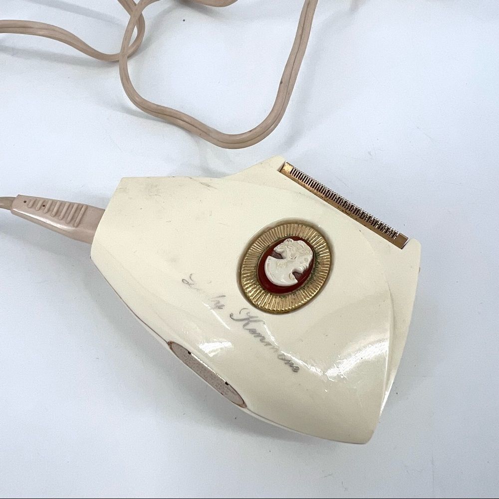 Vintage‎ Lady Kenmore electric razor works! Comes with case